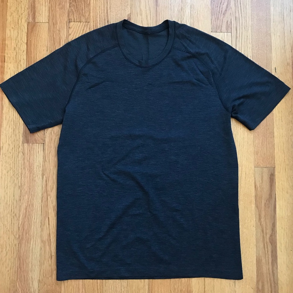 Lululemon Black Metal Vent Short Sleeve Shirt Medium